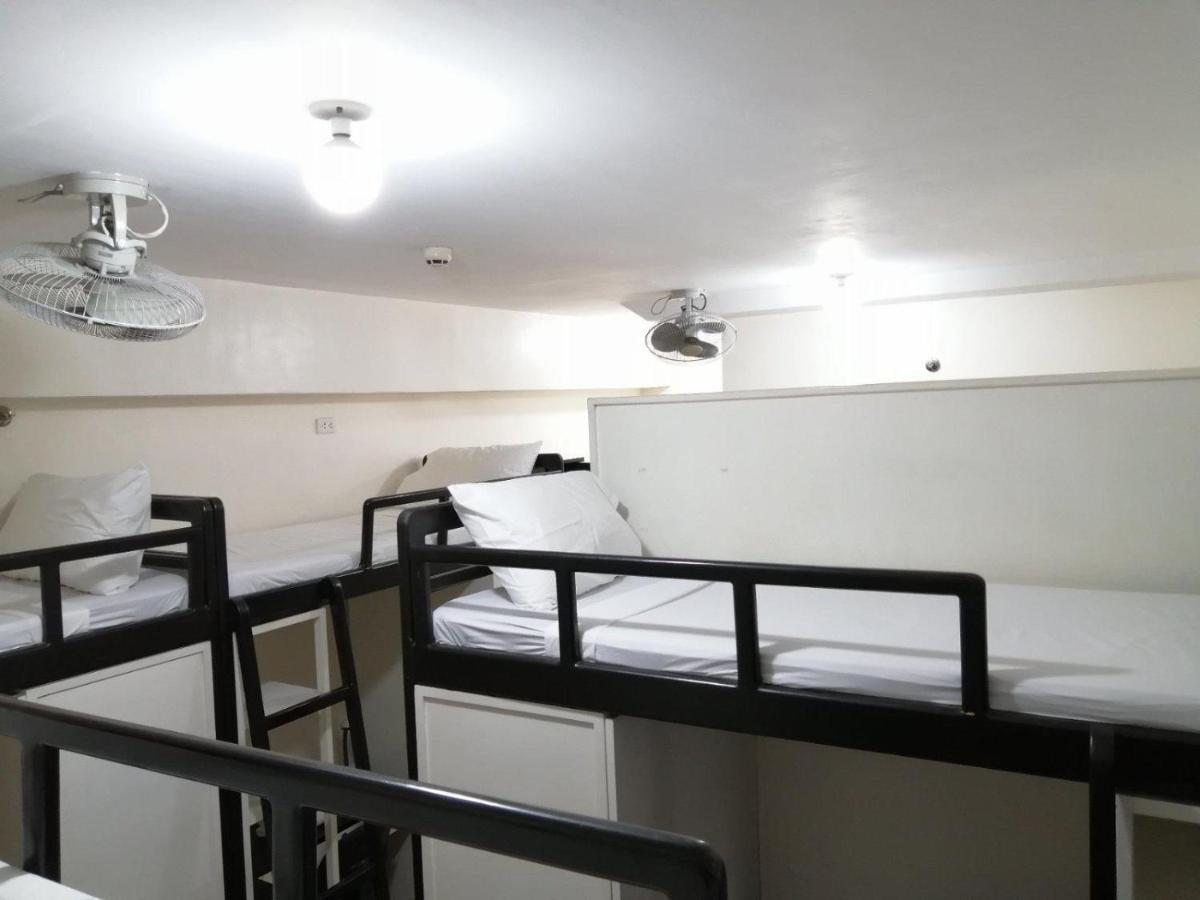 Forbes Hall Hostel *